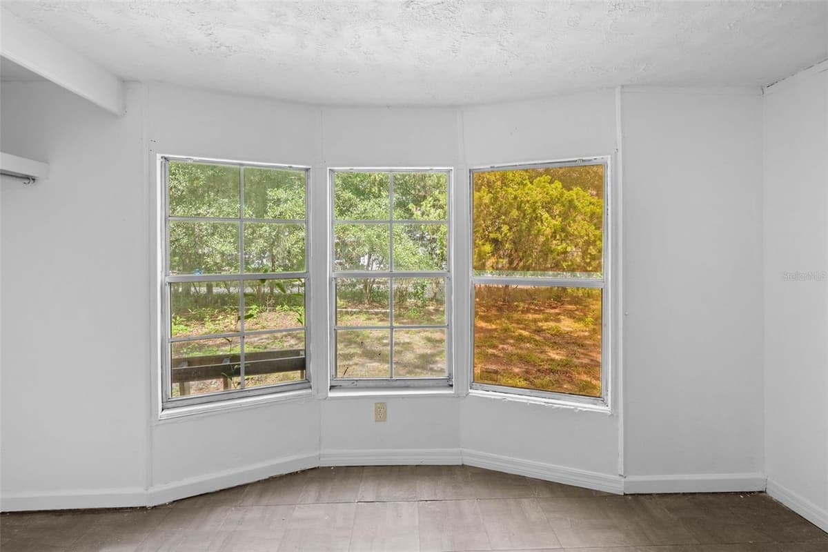 122 ARKAYS AVENUE — photo 17 of 24