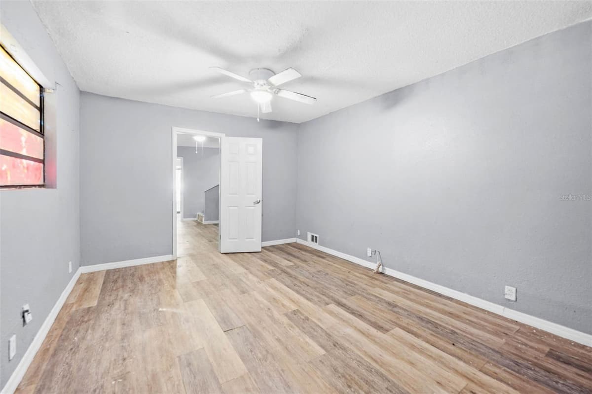 122 ARKAYS AVENUE — photo 20 of 24