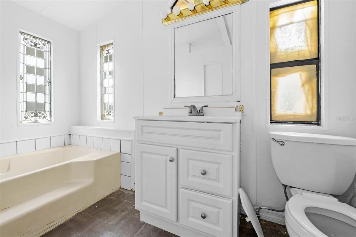 122 ARKAYS AVENUE — photo 15 of 24