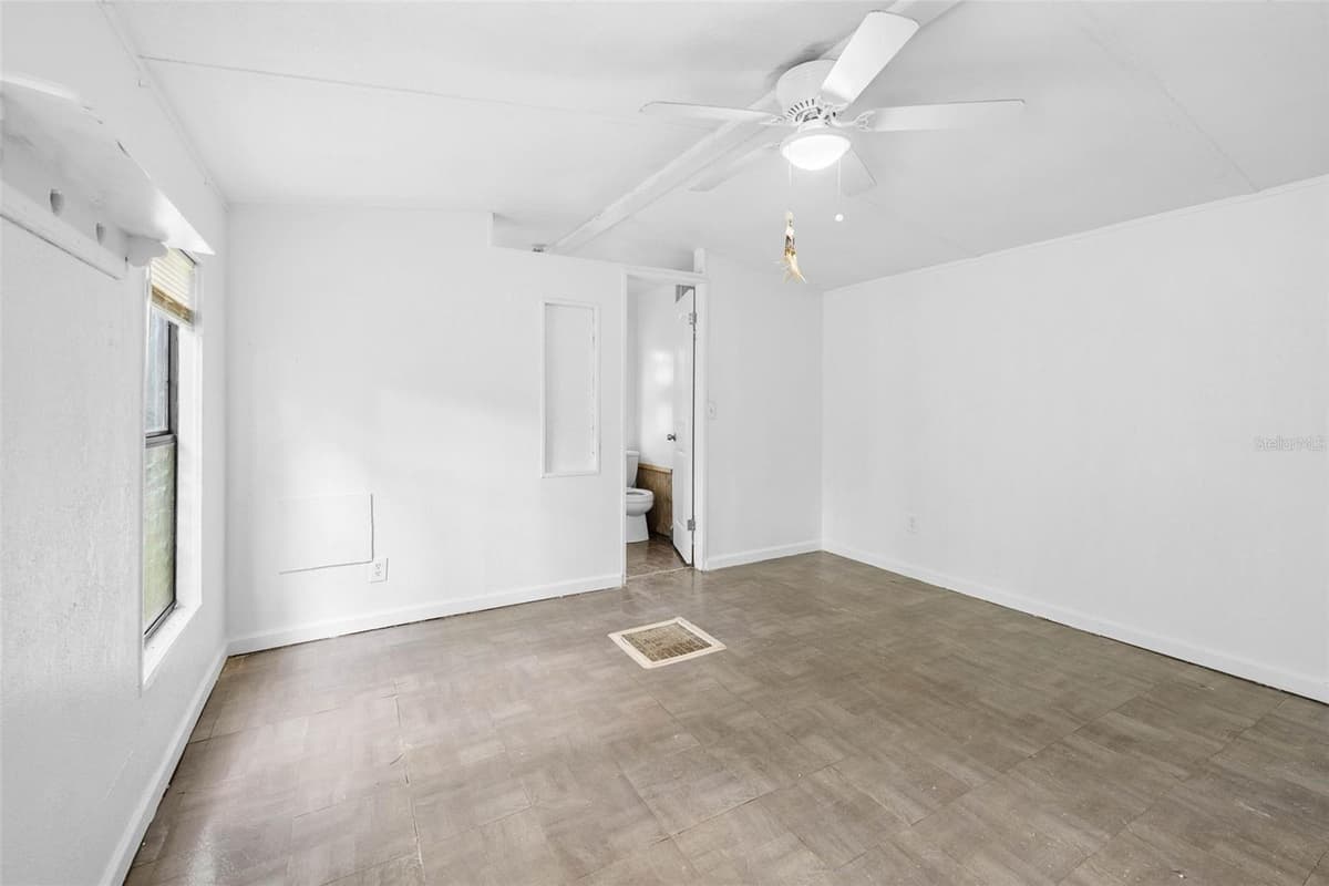 122 ARKAYS AVENUE — photo 12 of 24