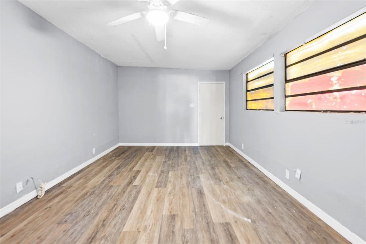 122 ARKAYS AVENUE — photo 19 of 24