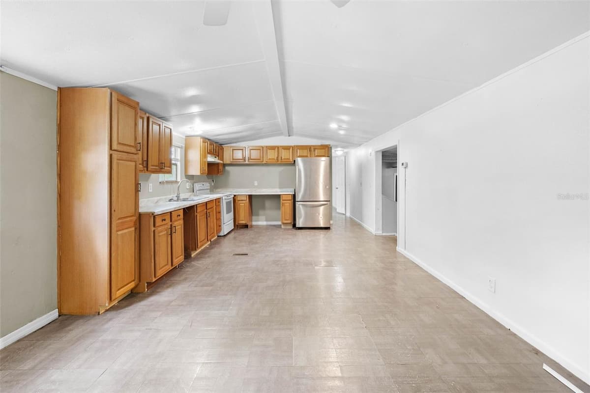 122 ARKAYS AVENUE — photo 7 of 24