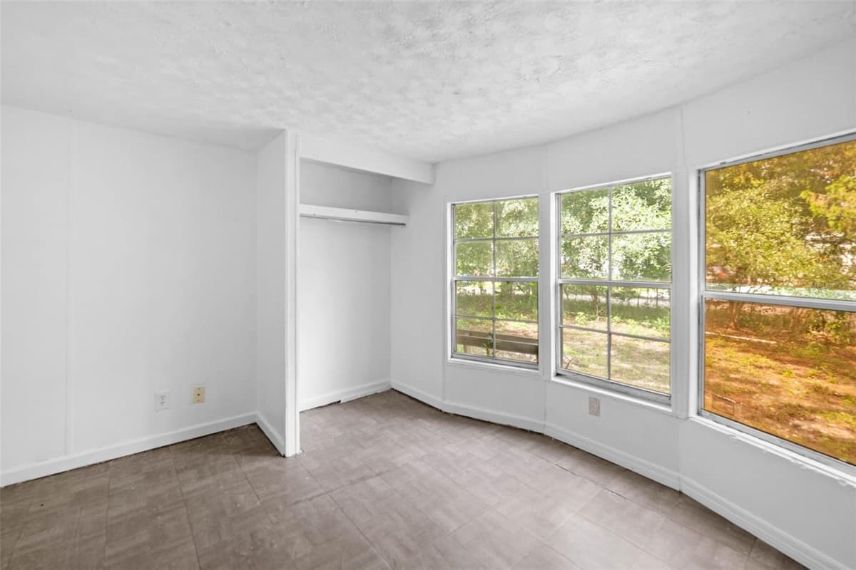 122 ARKAYS AVENUE — photo 18 of 24
