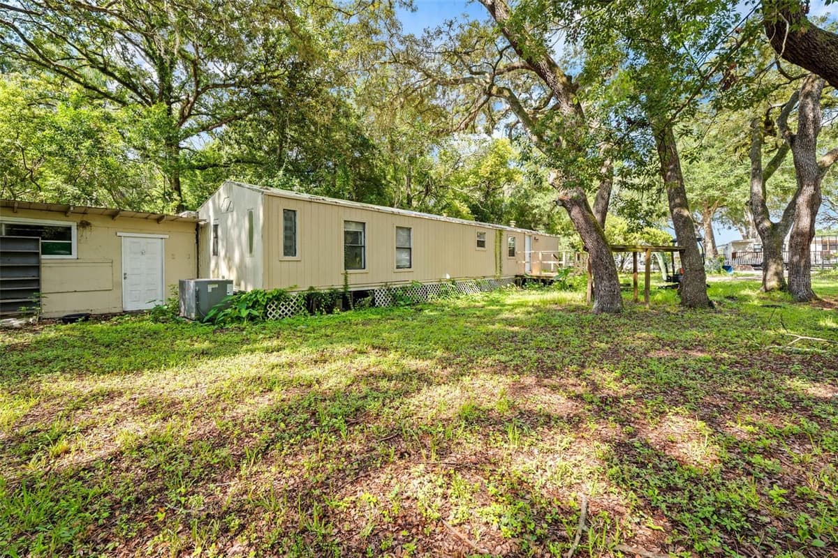 122 ARKAYS AVENUE — photo 11 of 24