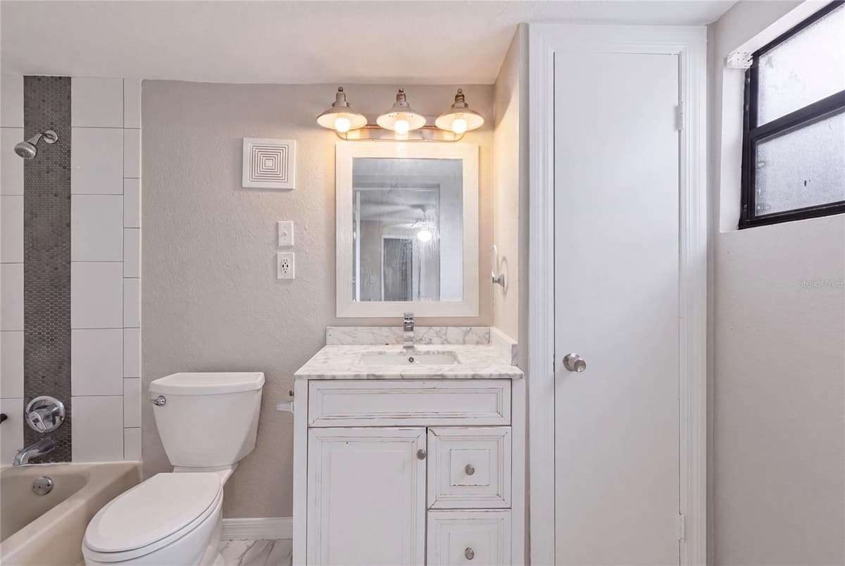 1325 LAURA STREET — photo 13 of 25