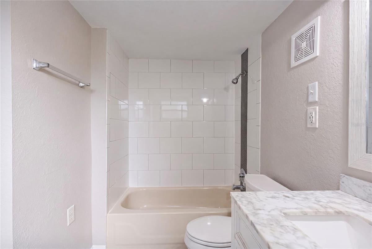 1325 LAURA STREET — photo 12 of 25