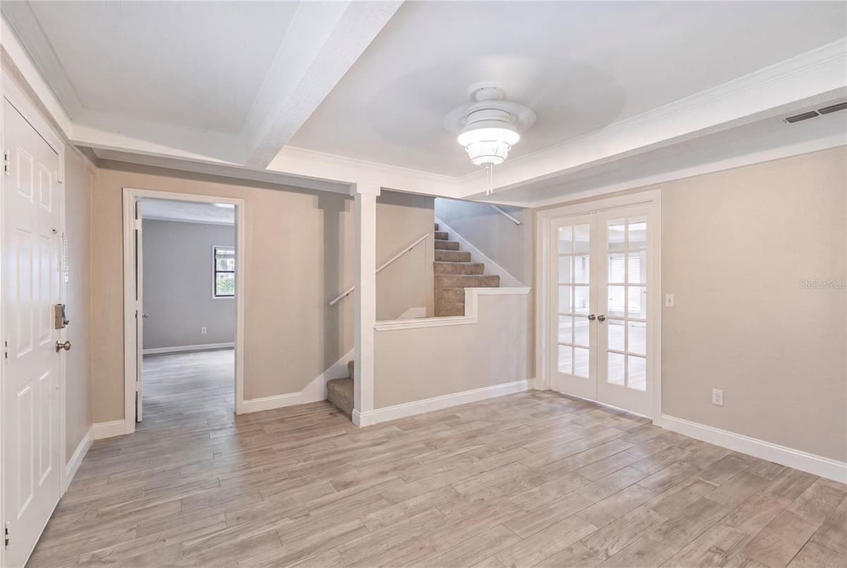 1325 LAURA STREET — photo 8 of 25
