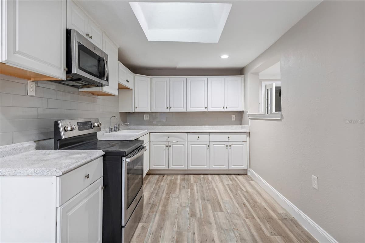 1325 LAURA STREET — photo 6 of 25