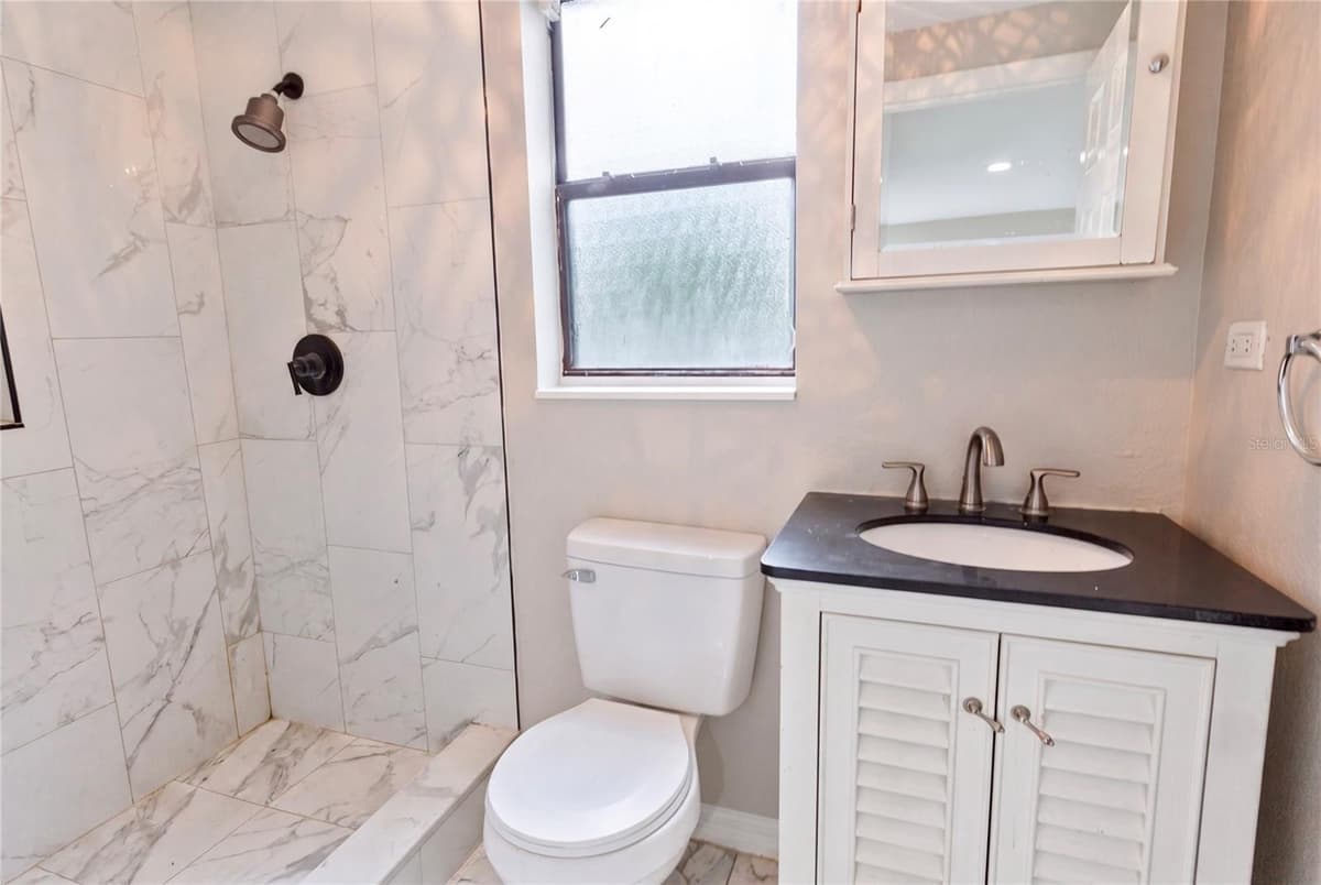 1325 LAURA STREET — photo 10 of 25