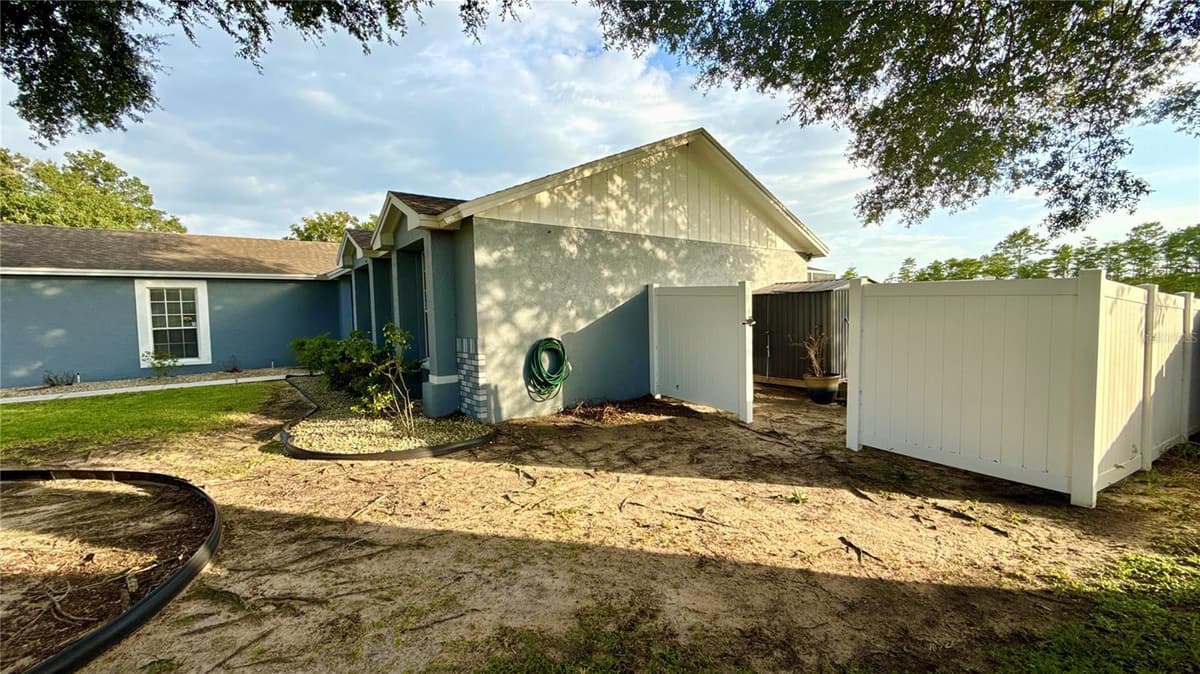 15621 GREATER GROVES BOULEVARD — photo 6 of 15