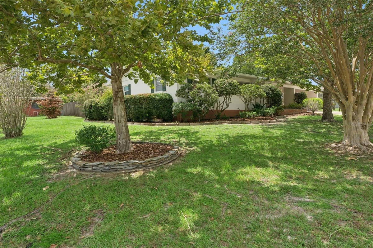 31 JASMINE DRIVE — photo 2 of 37