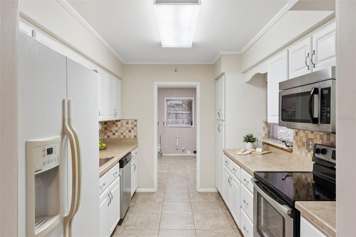 31 JASMINE DRIVE — photo 15 of 37