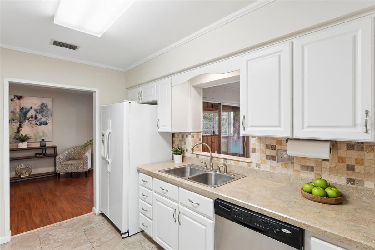 31 JASMINE DRIVE — photo 14 of 37
