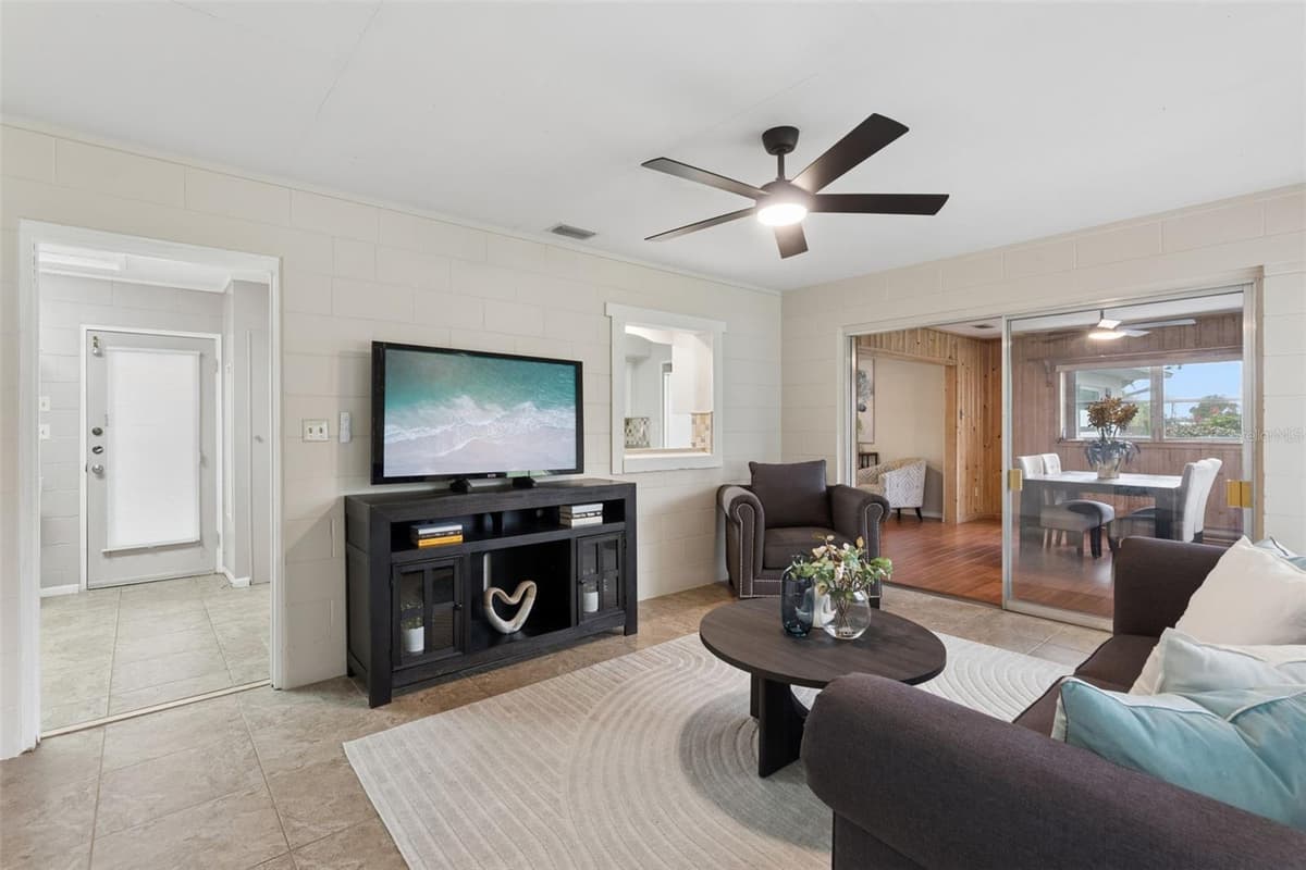 31 JASMINE DRIVE — photo 11 of 37