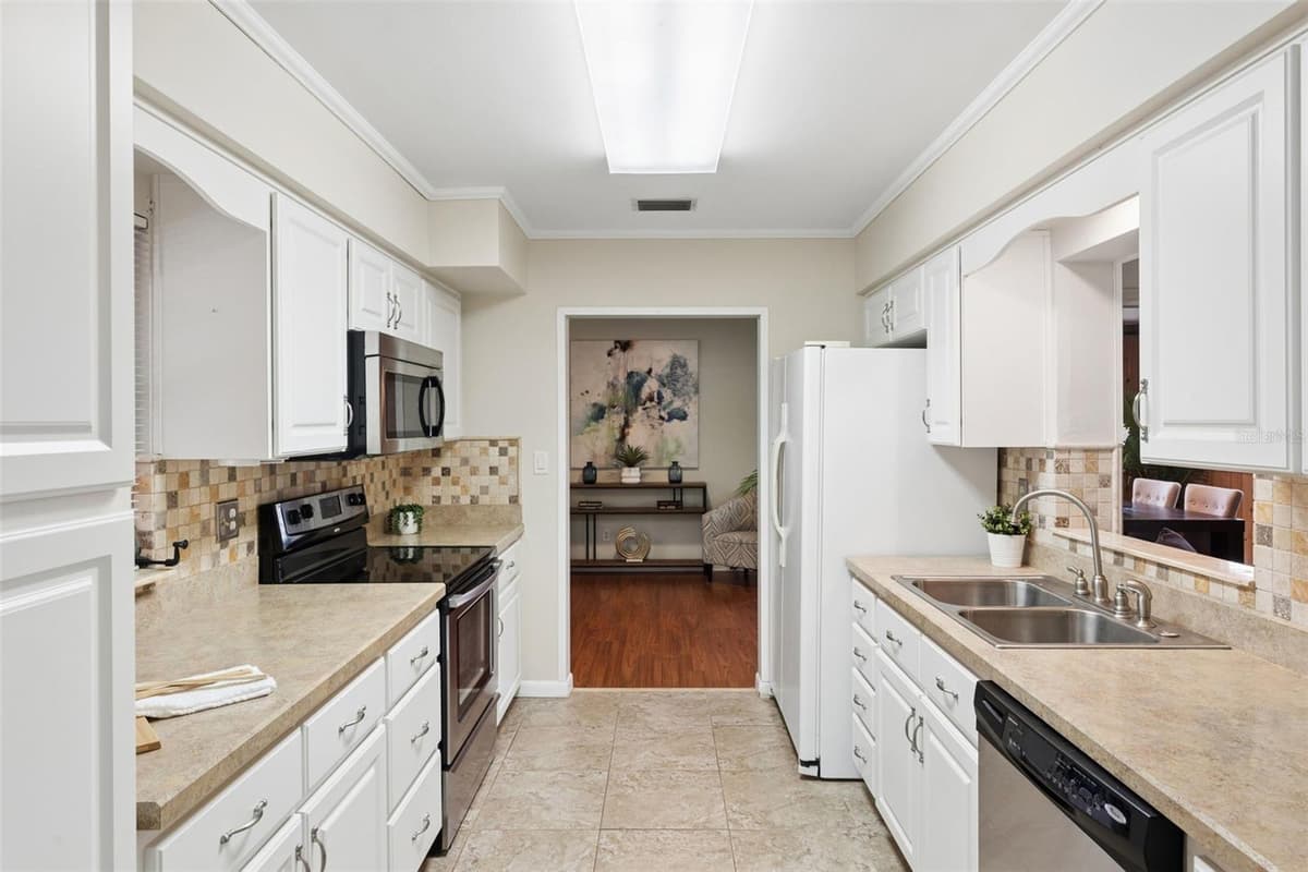 31 JASMINE DRIVE — photo 16 of 37