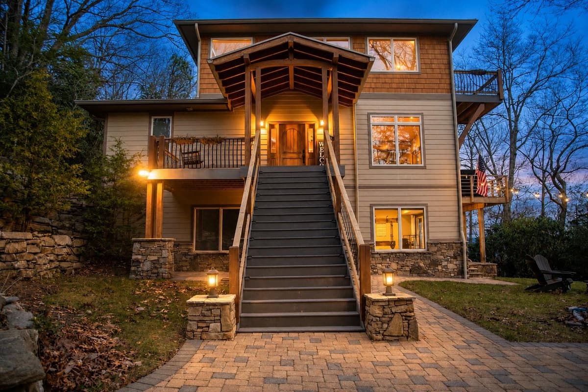 425 FLAT TOP MOUNTAIN ROAD — photo 1 of 41