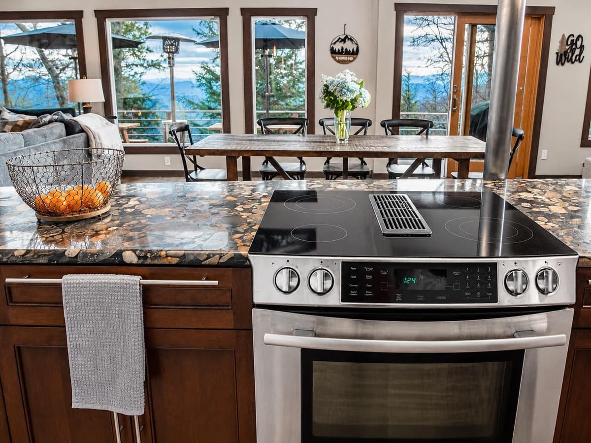 425 FLAT TOP MOUNTAIN ROAD — photo 22 of 41