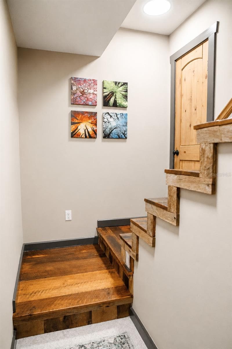 425 FLAT TOP MOUNTAIN ROAD — photo 11 of 41