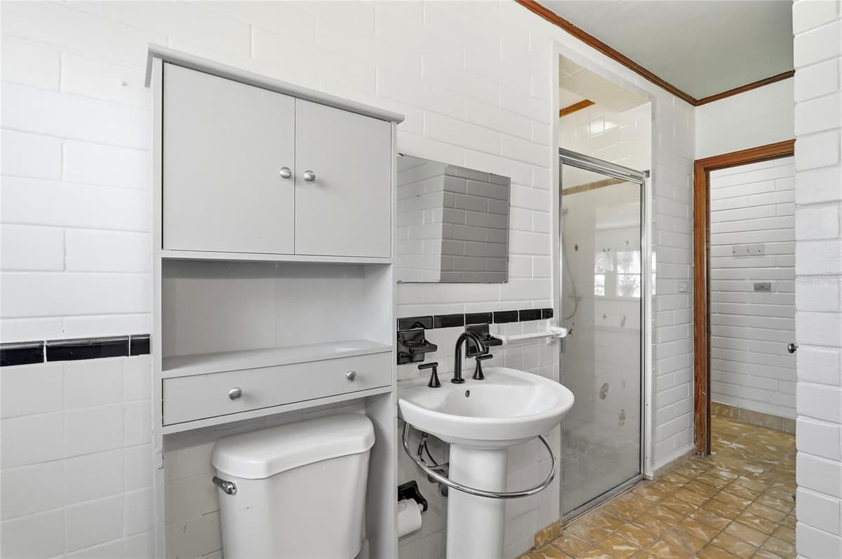 211 LAKESHORE BOULEVARD — photo 18 of 70