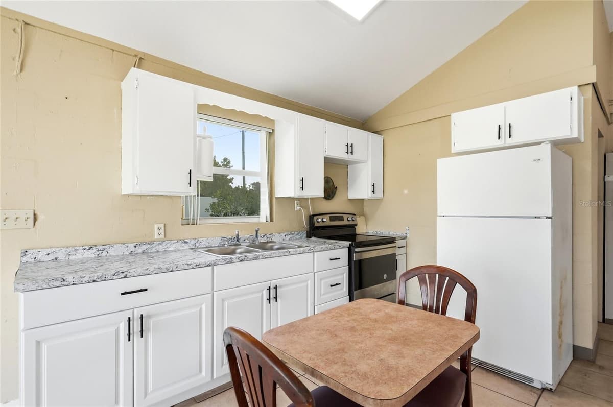 211 LAKESHORE BOULEVARD — photo 50 of 70