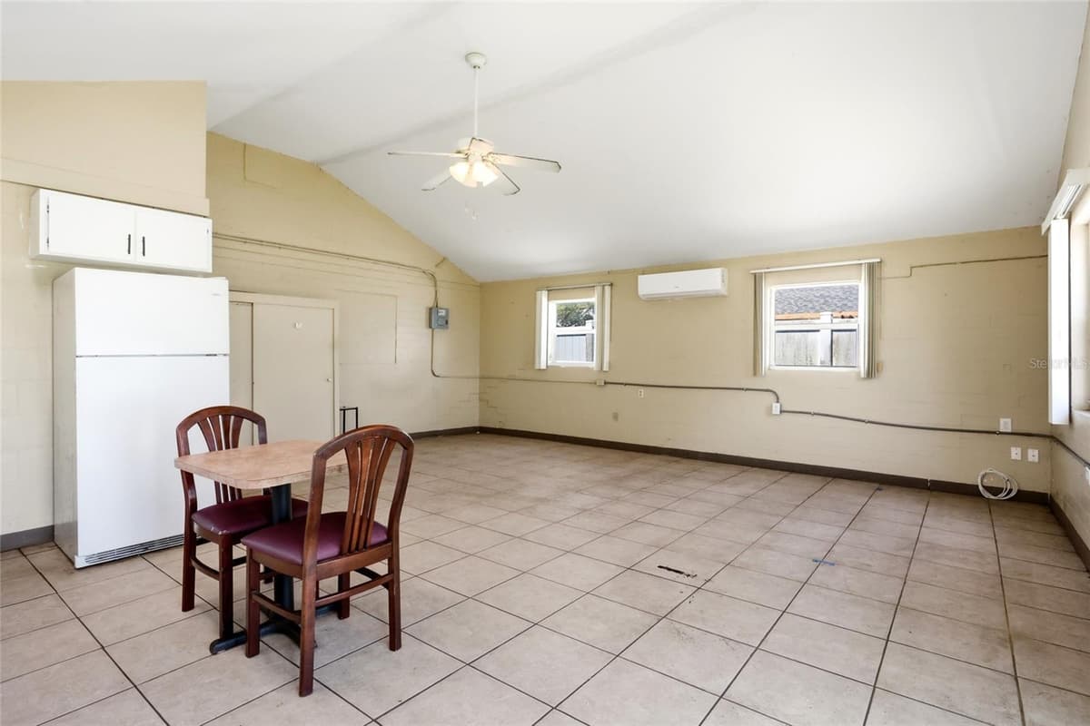 211 LAKESHORE BOULEVARD — photo 46 of 70