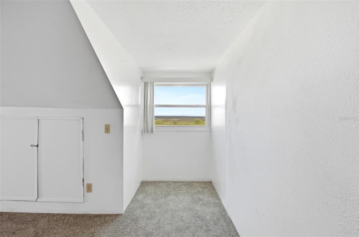 211 LAKESHORE BOULEVARD — photo 38 of 70