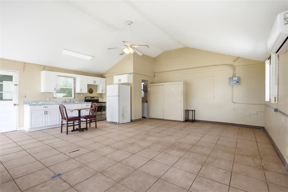 211 LAKESHORE BOULEVARD — photo 47 of 70
