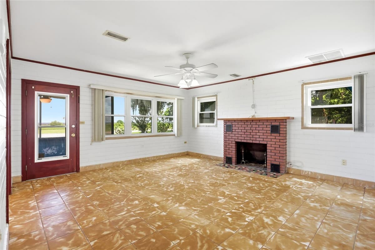 211 LAKESHORE BOULEVARD — photo 14 of 70