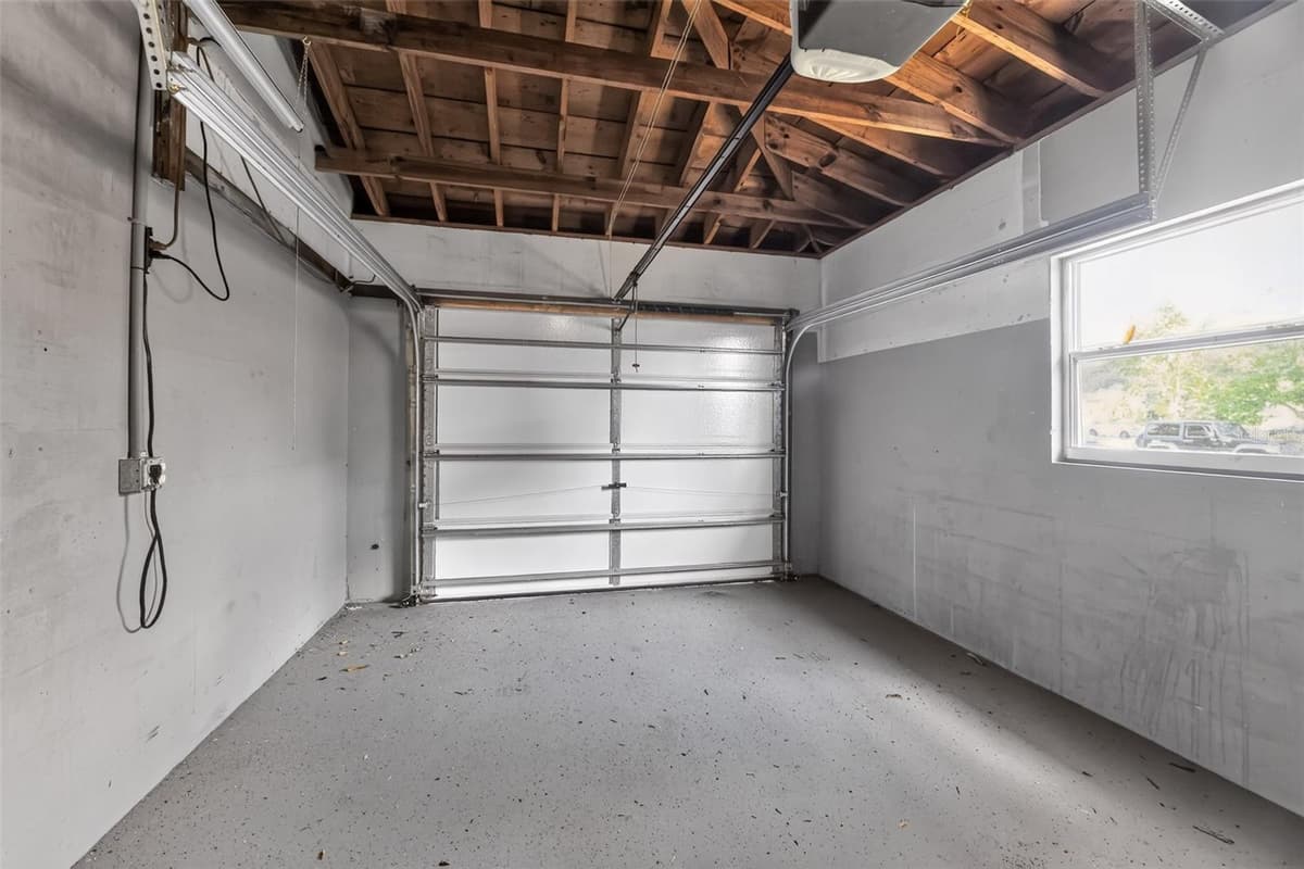 5235 ROBIN LANE — photo 34 of 36