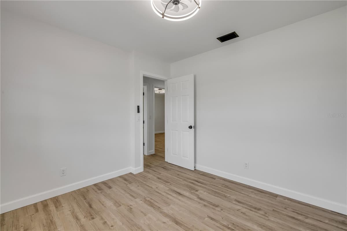 1807 SEGRAVE STREET — photo 22 of 36