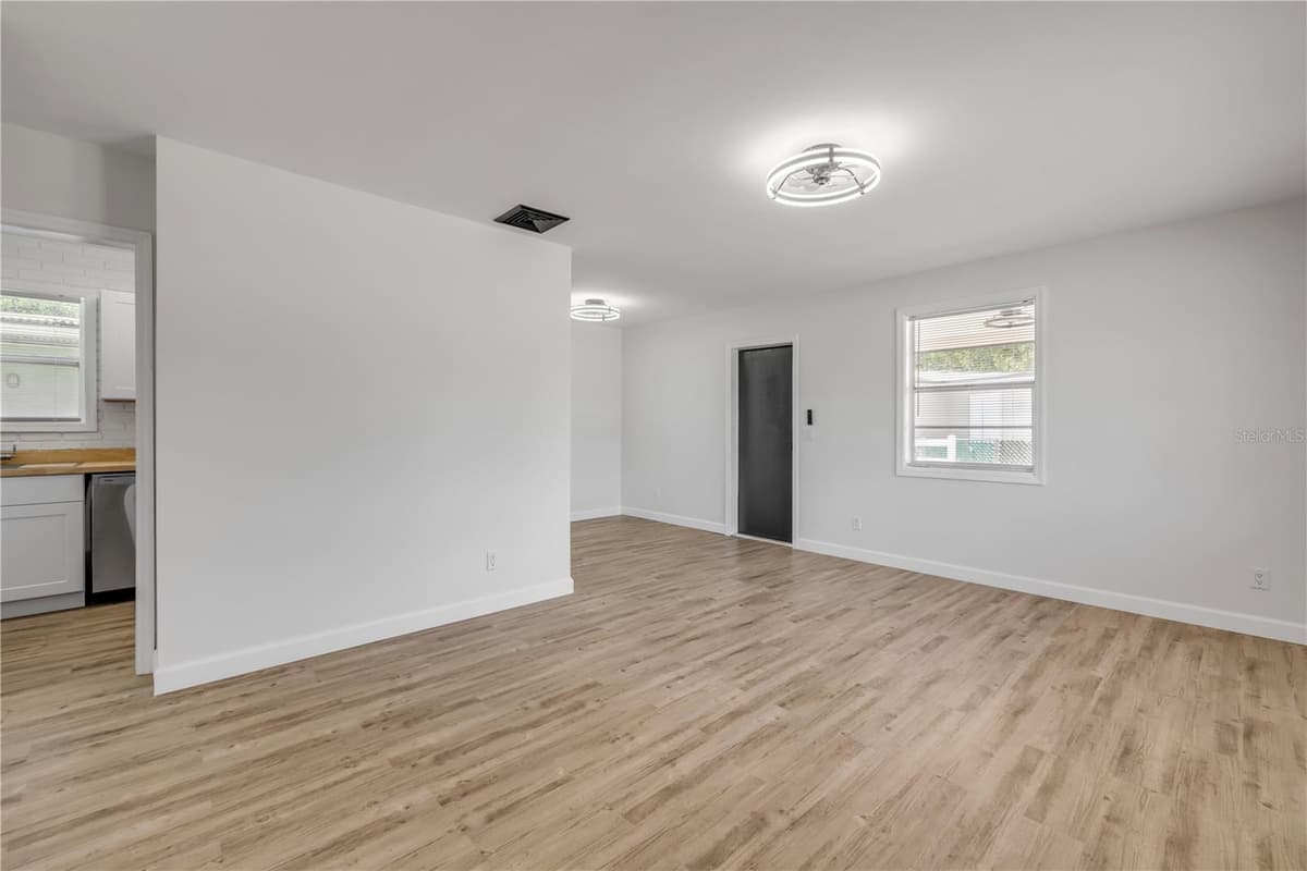 1807 SEGRAVE STREET — photo 9 of 36