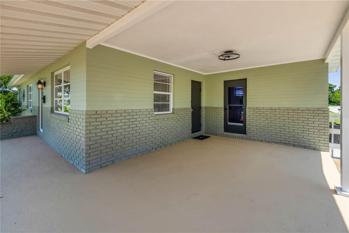 1807 SEGRAVE STREET — photo 5 of 36