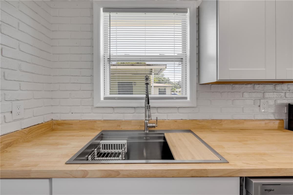 1807 SEGRAVE STREET — photo 15 of 36
