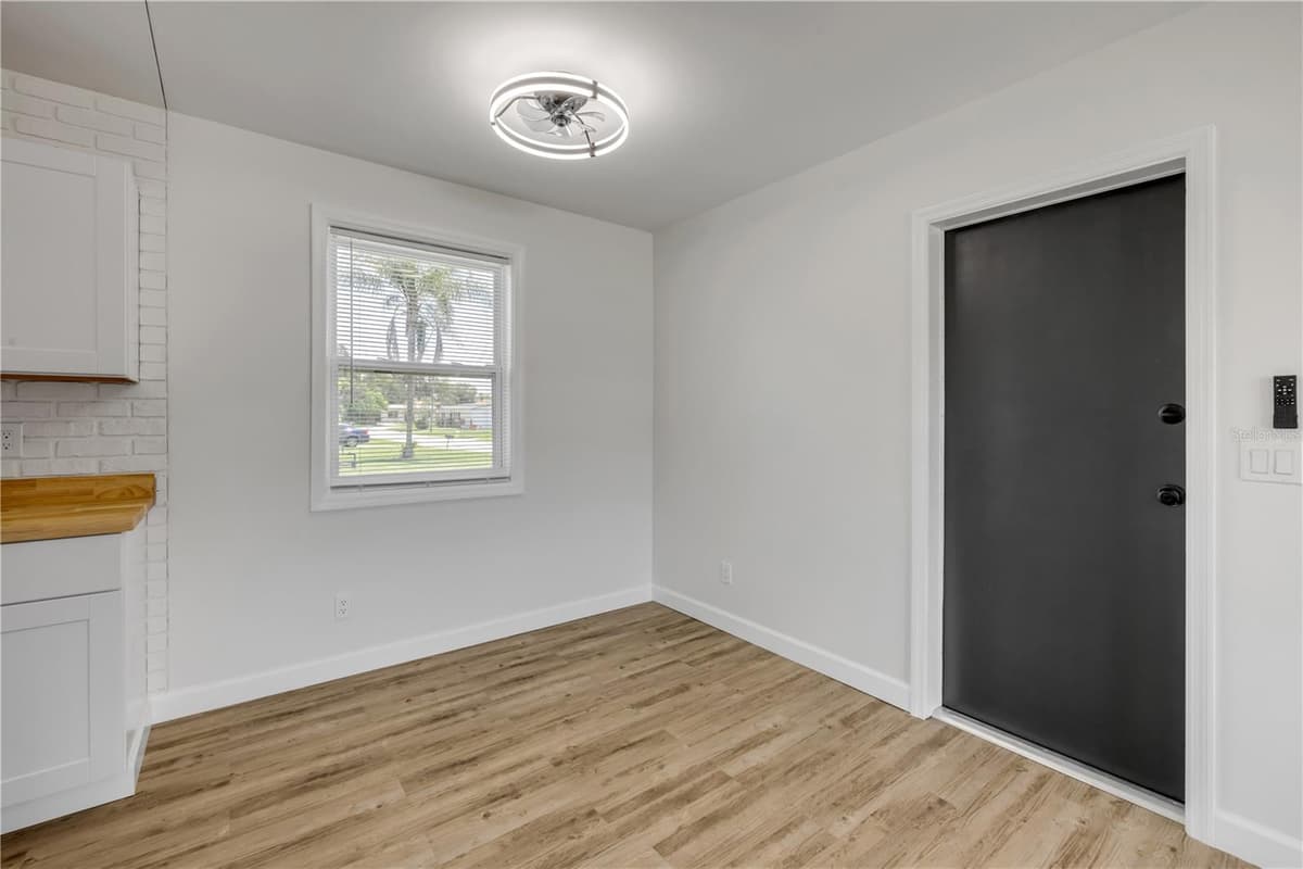 1807 SEGRAVE STREET — photo 10 of 36