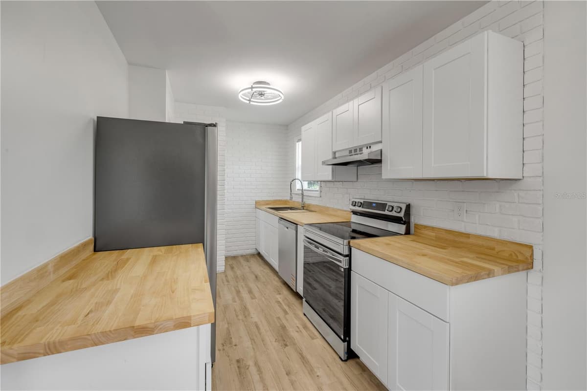 1807 SEGRAVE STREET — photo 12 of 36