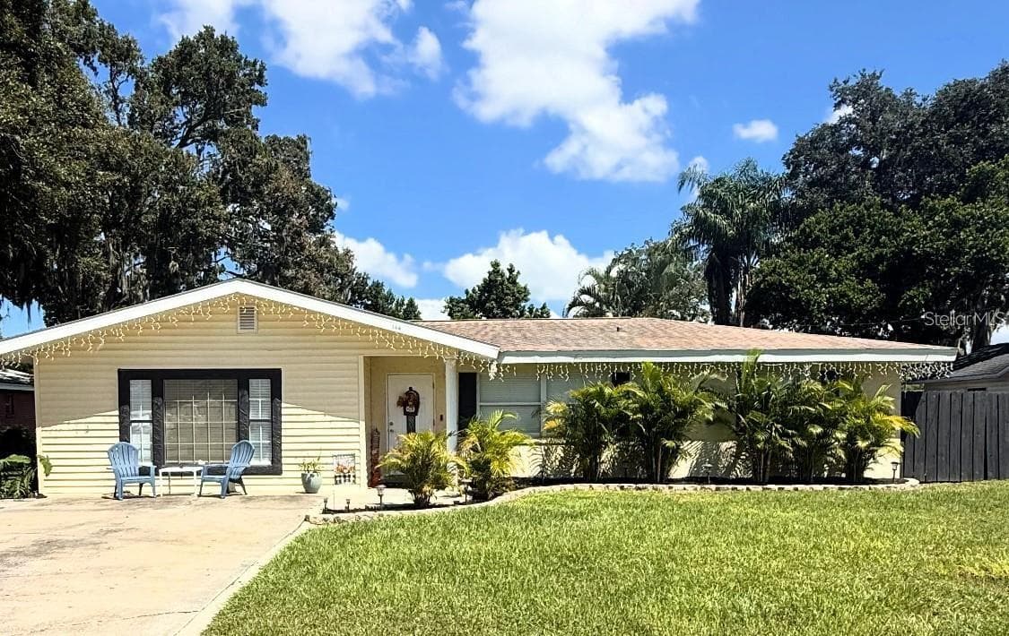 144 BEVERLY DR — photo 1 of 33