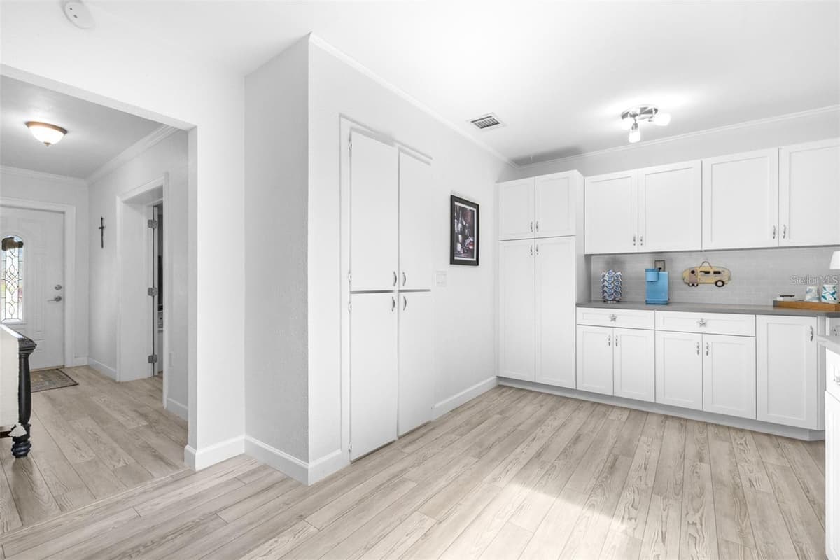 144 BEVERLY DR — photo 6 of 33