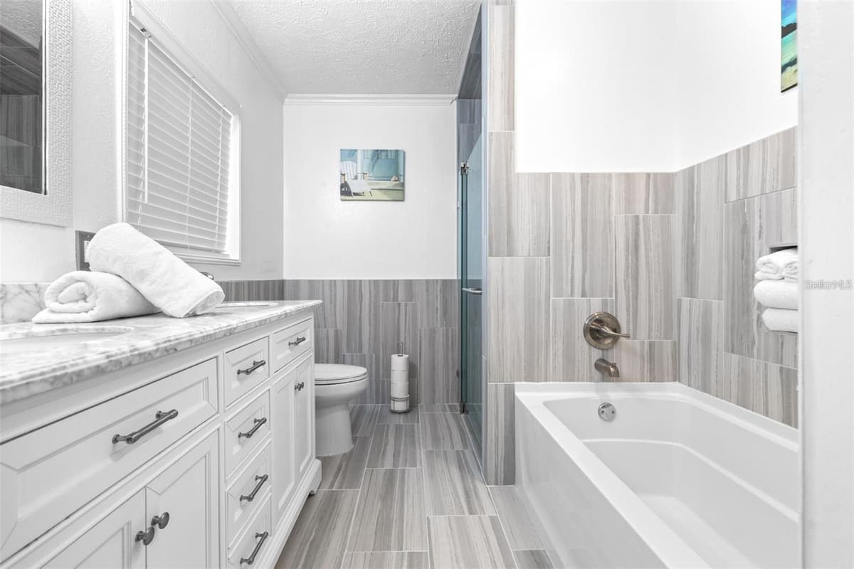 144 BEVERLY DR — photo 17 of 33