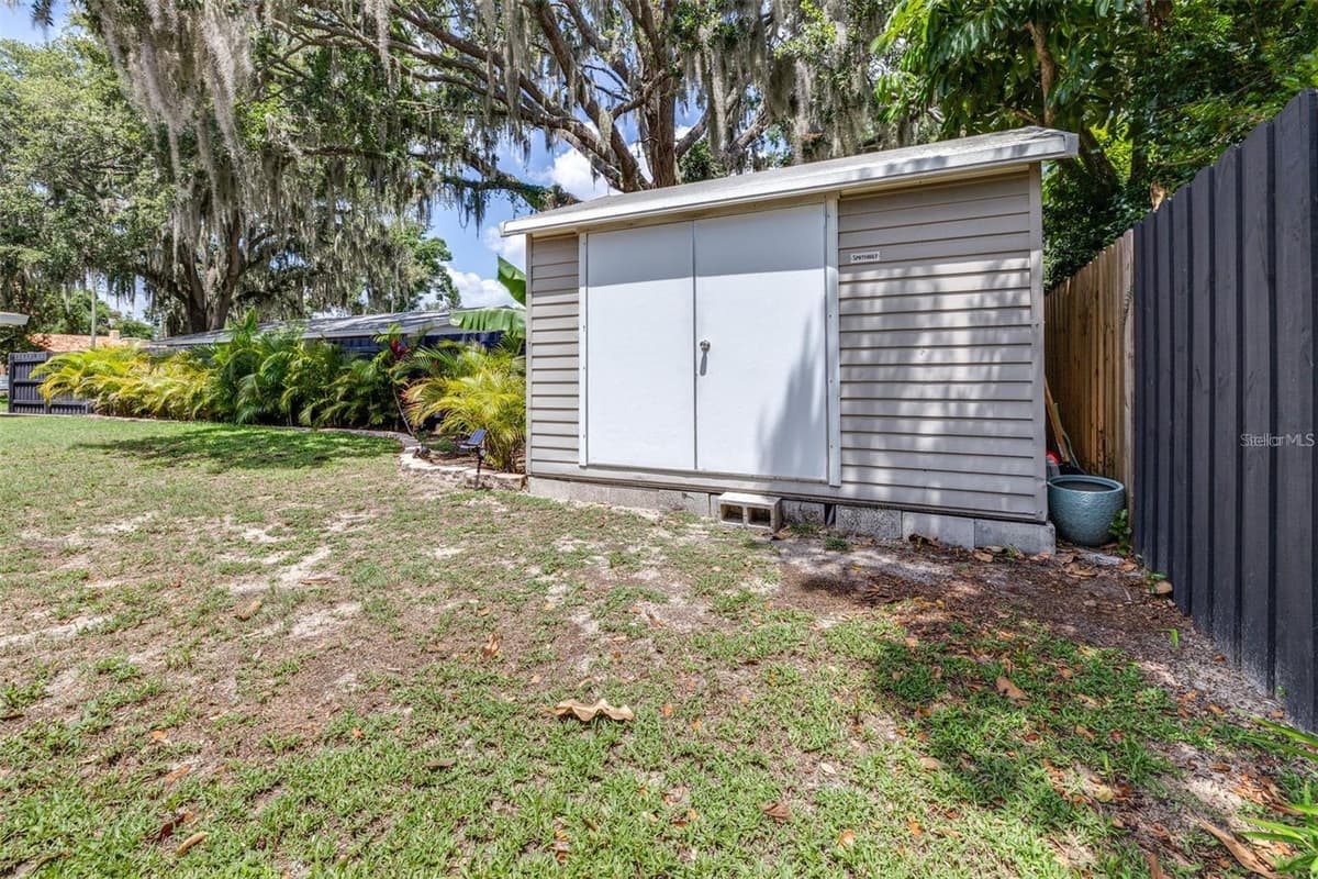 144 BEVERLY DR — photo 33 of 33
