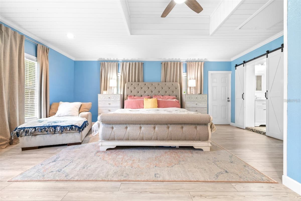 144 BEVERLY DR — photo 14 of 33
