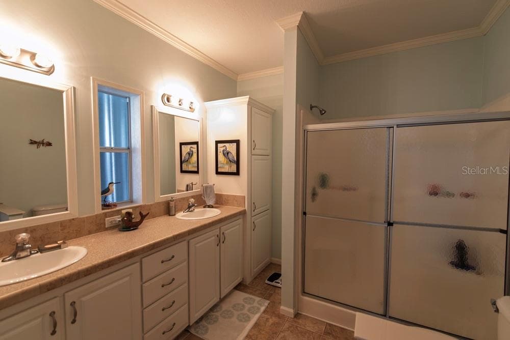 31 COPENHAGEN AVENUE — photo 12 of 32
