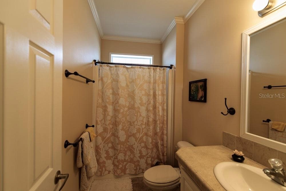 31 COPENHAGEN AVENUE — photo 16 of 32