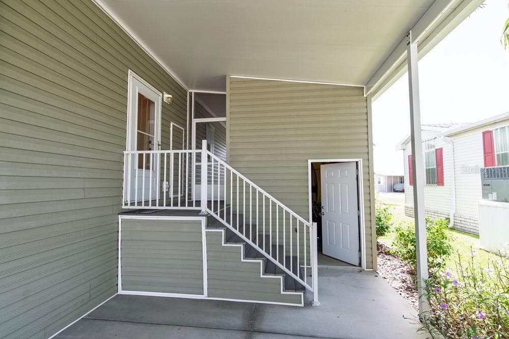 31 COPENHAGEN AVENUE — photo 19 of 32