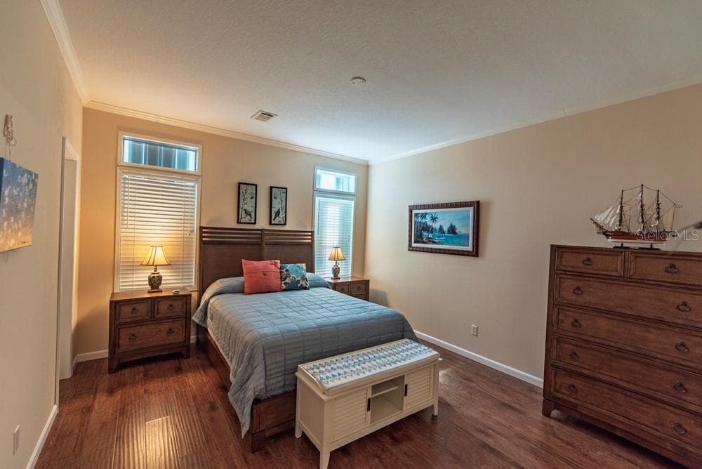31 COPENHAGEN AVENUE — photo 10 of 32