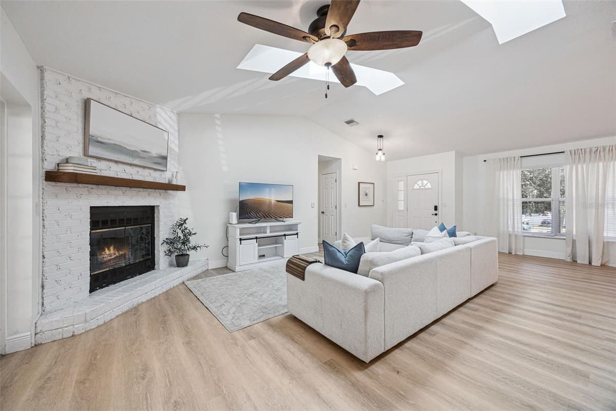16045 HARBAR OAKS DRIVE — photo 7 of 35