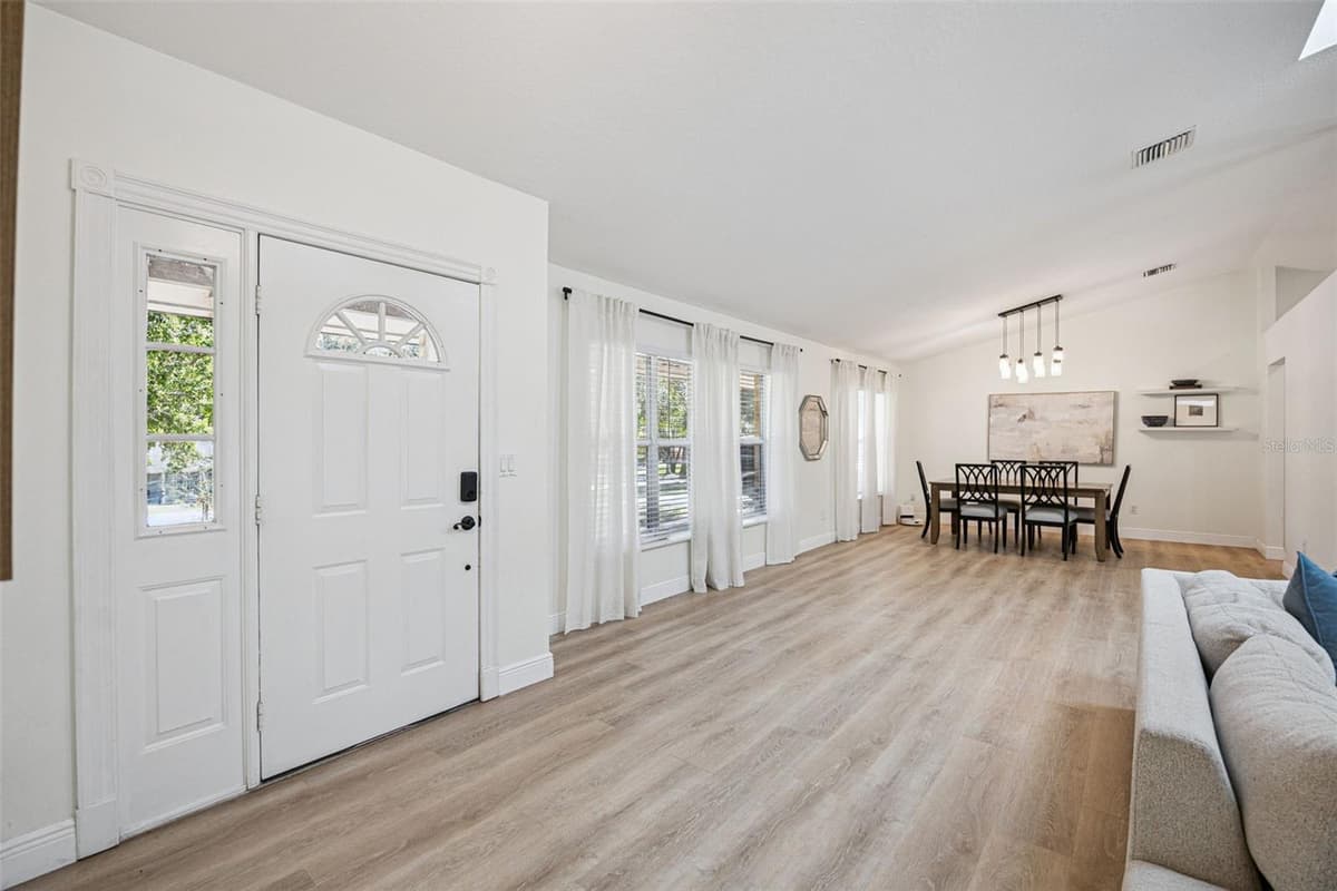 16045 HARBAR OAKS DRIVE — photo 4 of 35