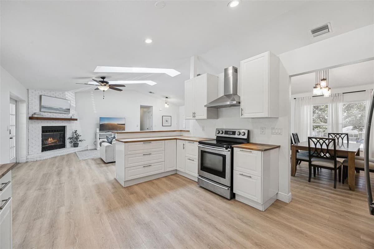 16045 HARBAR OAKS DRIVE — photo 13 of 35