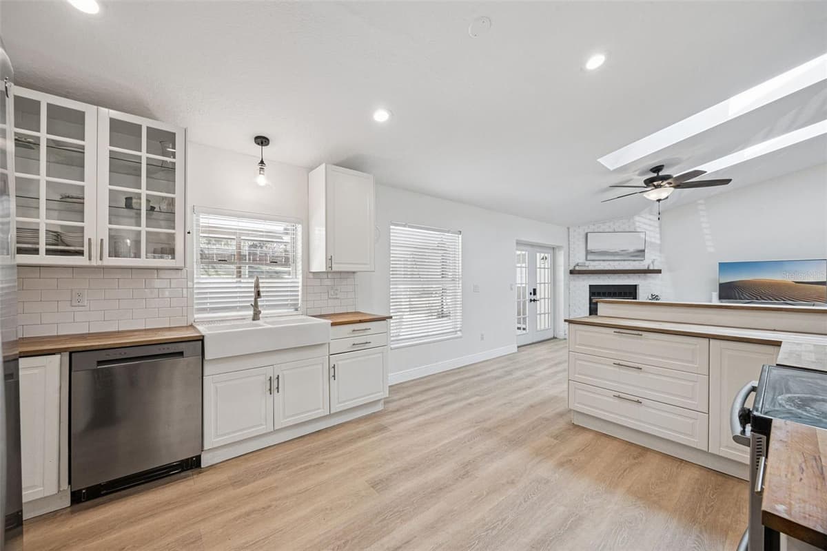 16045 HARBAR OAKS DRIVE — photo 12 of 35