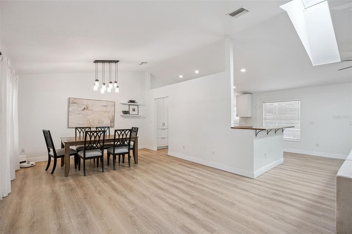 16045 HARBAR OAKS DRIVE — photo 10 of 35