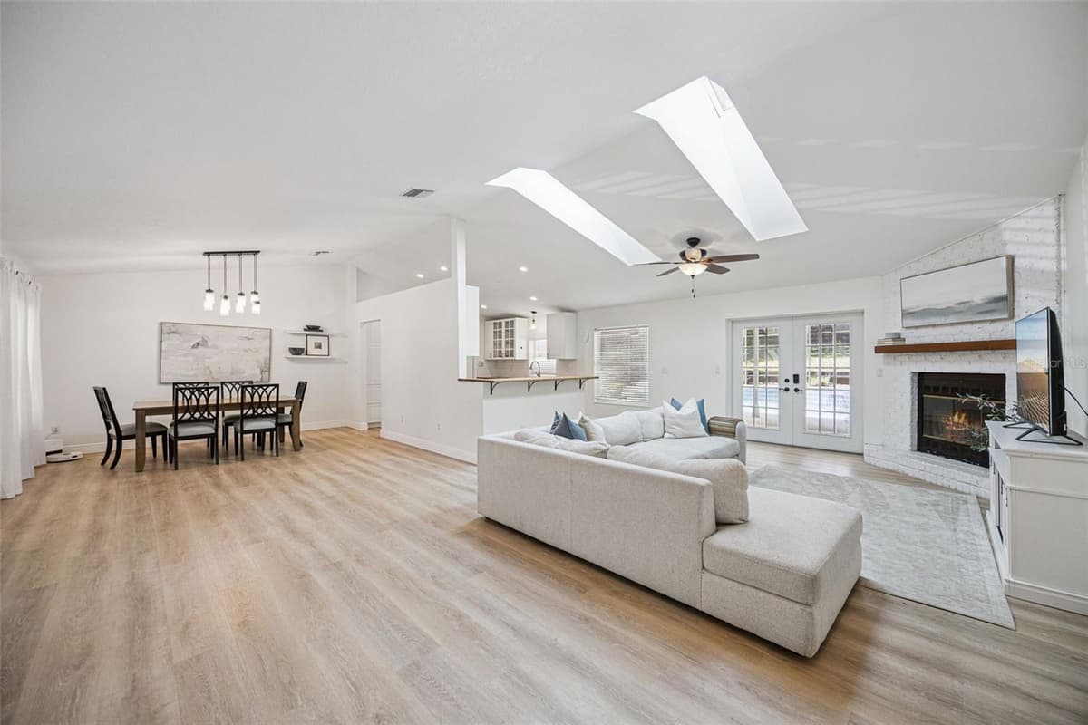 16045 HARBAR OAKS DRIVE — photo 9 of 35